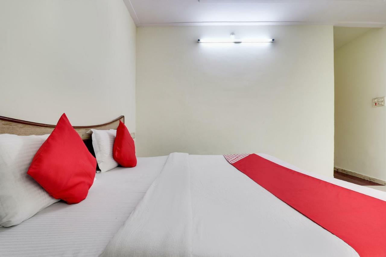 โอโย 45398 กุนล โฮเต็ล Hotel Etawah ภายนอก รูปภาพ