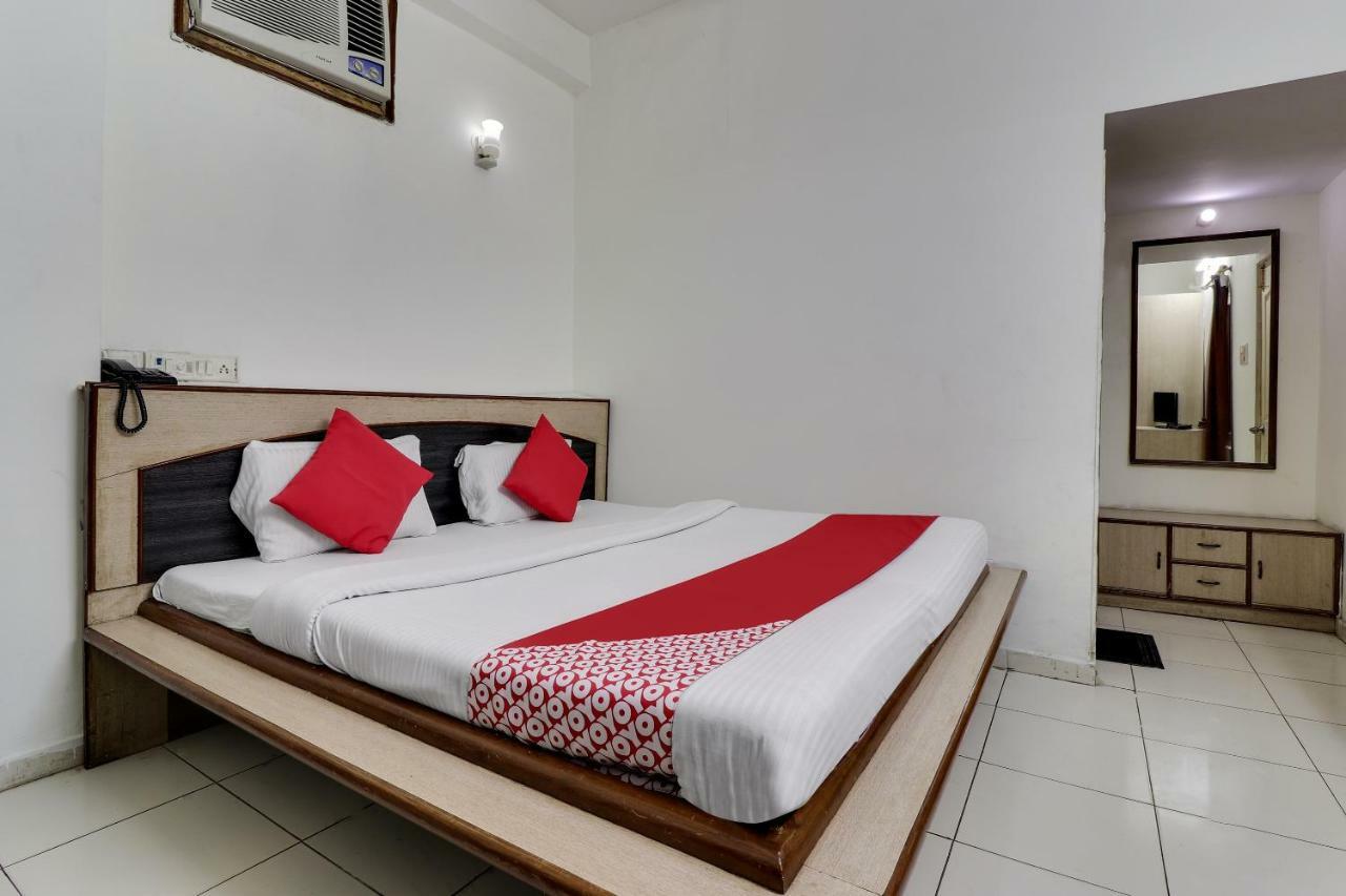 โอโย 45398 กุนล โฮเต็ล Hotel Etawah ภายนอก รูปภาพ